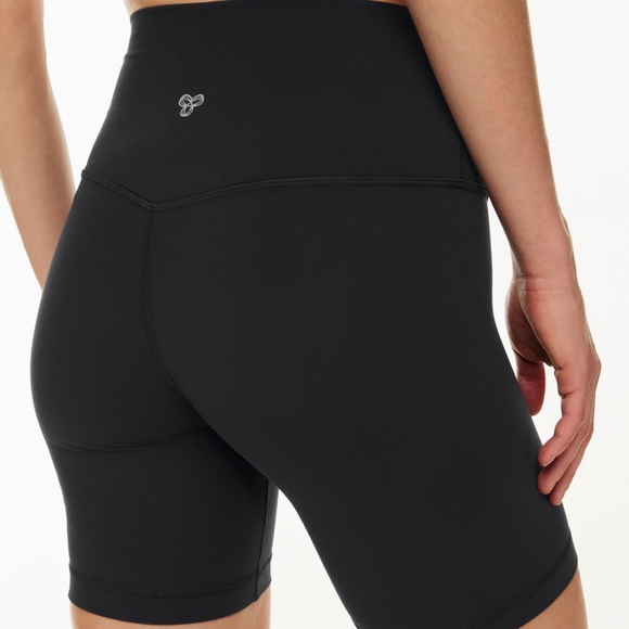 Aritzia TNA Golden Cheeky Hi-Rise Butter Shorts 7 inch - black - small - Picture 3 of 3